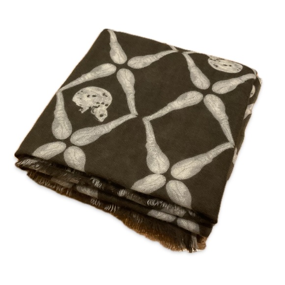 100% Cashmere Scarf - Picture 2 of 5